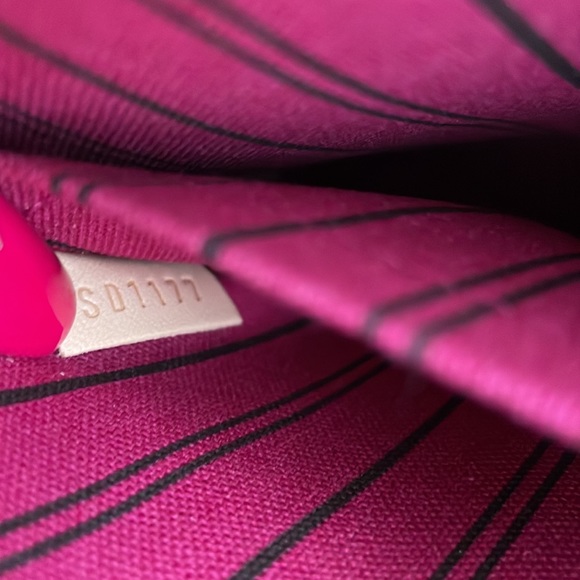 SOLD on M - Picture 4 of 7